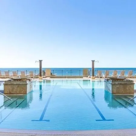 Beautiful Beach Condo - Luxury Living At Its Best